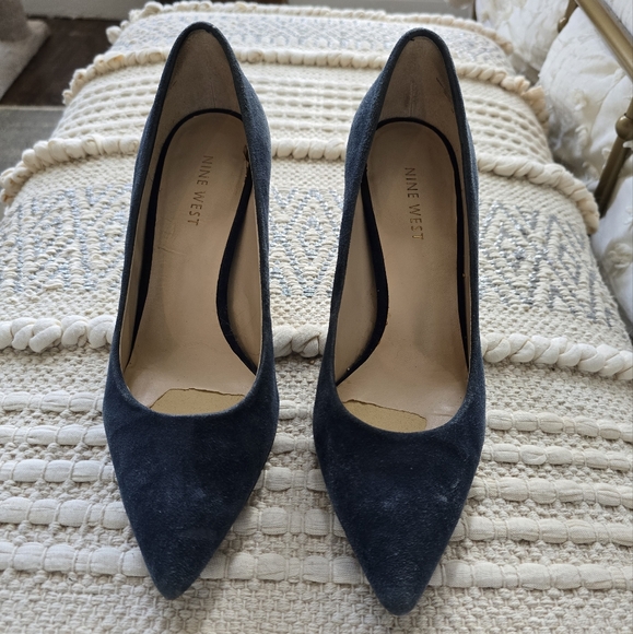🌷Nine West blue suede pumps 💙 - Picture 2 of 8